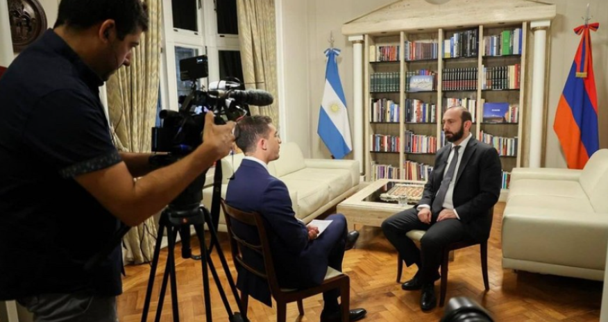 Мирзоян: Верим, что достичь мирного договора с Азербайджаном возможно