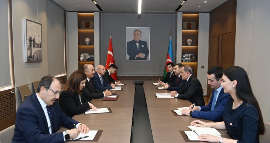 Ceyhun Bayramov Mövlud Çavuşoğlu ilə regional vəziyyəti müzakirə edib