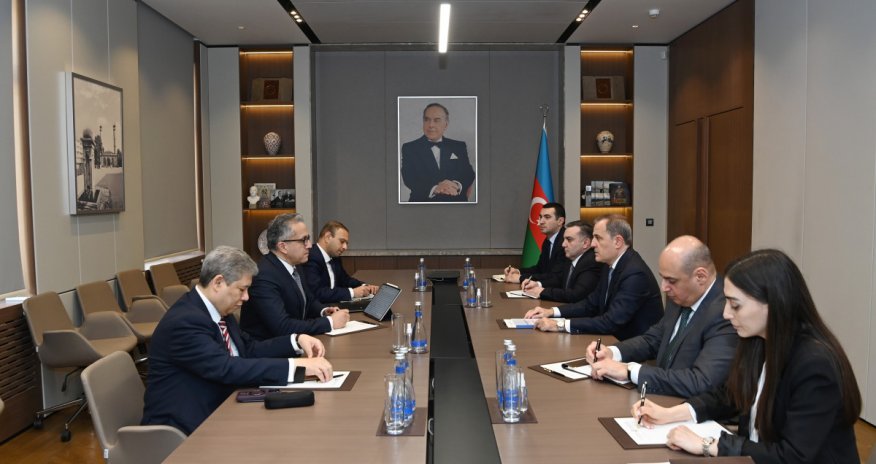 Ceyhun Bayramob YUNESKO-nun baş direktor namizədi ilə görüşüb