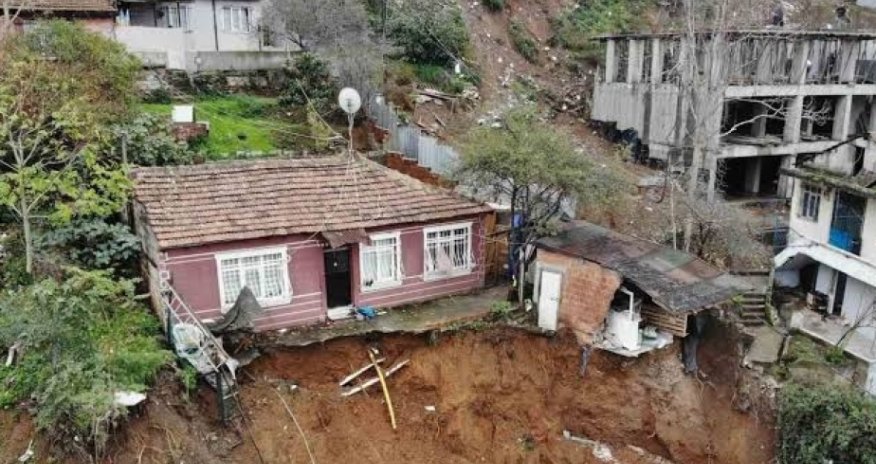 İstanbulda torpaq sürüşməsi baş verib