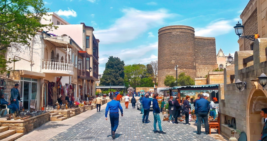 Azərbaycana gələn turistlərin sayı artıb- RƏSMİ