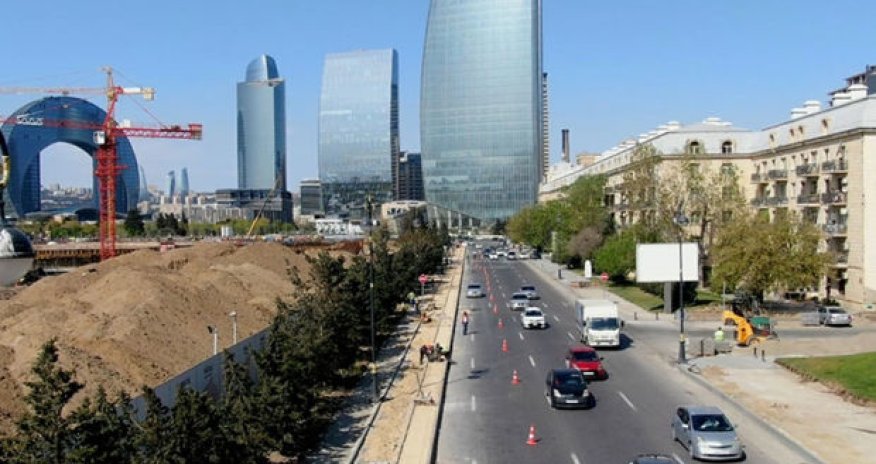 Bakının 8 Noyabr prospektində velosiped zolaqları salınır