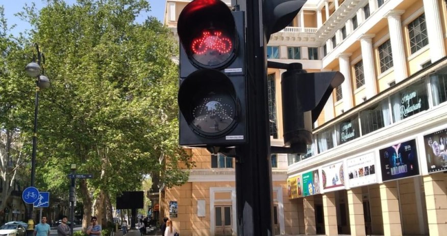 Bakıda velosiped işıqforları quraşdırılır