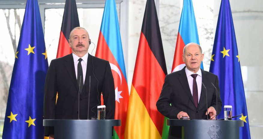 Prezident İlham Əliyevin Olaf Şoltsla təkbətək görüşü başlayıb