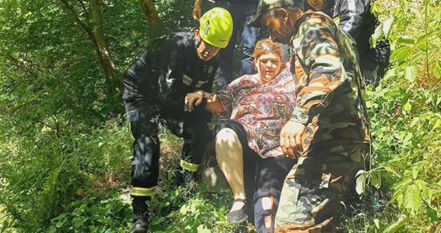 В Ярдымлы спасатели помогли женщине, застрявшей в горной местности
