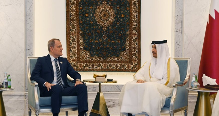 Ceyhun Bayramov Qətərin baş naziri və xarici işlər naziri ilə görüşüb