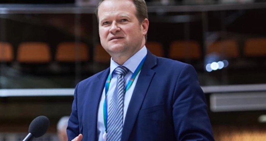 Almaniyalı deputat  Anar Məmmədlinin həbsini pisləyib