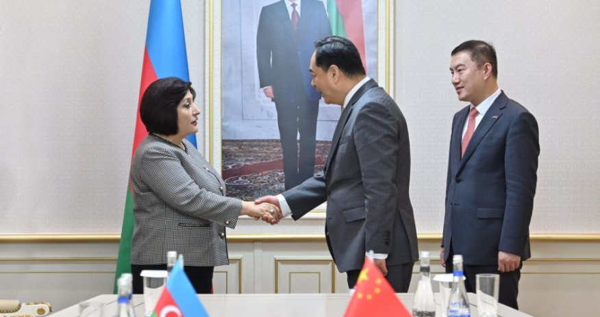 Sahibə Qafarova Çin nümayəndələri ilə görüşüb