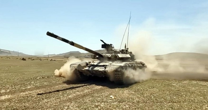 MN tank bölmələri ilə intensiv döyüş hazırlığı üzrə məşğələlər keçirir