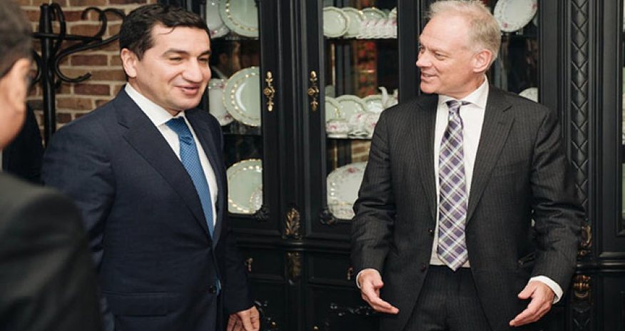 Hikmət Hacıyev Kupmanla görüşüb