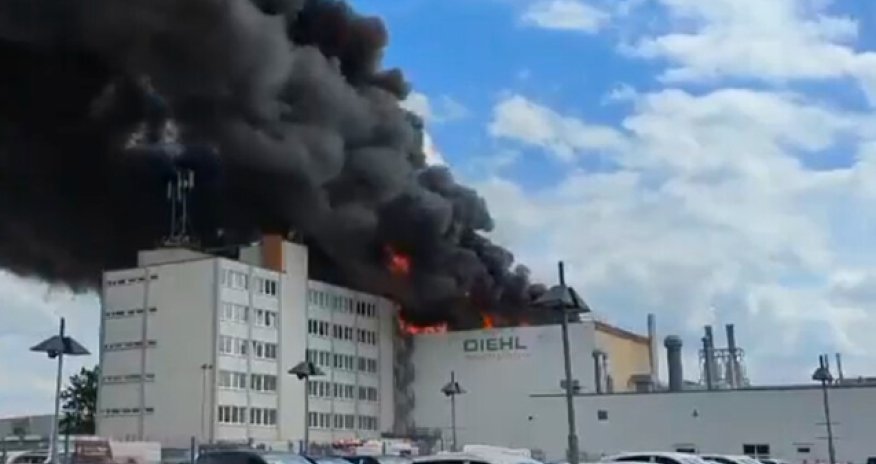 Berlində texnologiya şirkətində yanğın olub, zəhərli qazların yayılması ilə bağlı xəbərdarlıq edilib