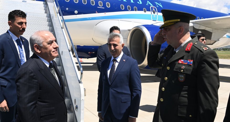 Baş nazir Türkiyəyə gedib