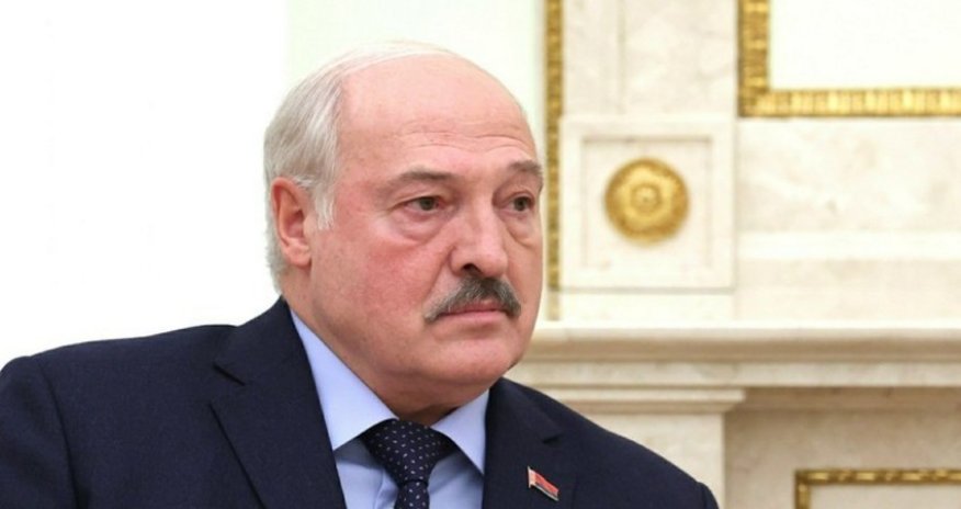 Президент Беларуси направился с рабочим визитом в Россию