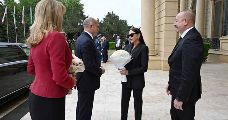 Prezidentlə xanımı Radev ailəsini belə qarşıladı