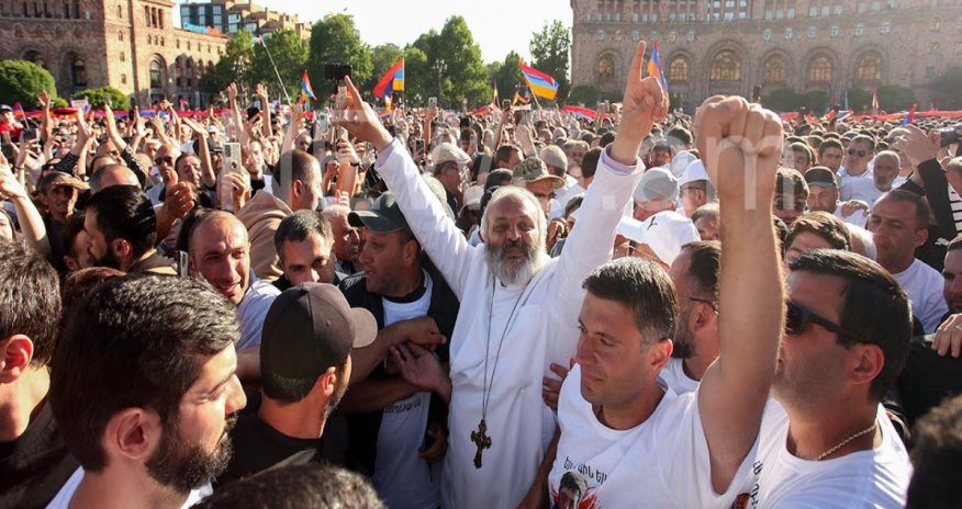 Paşinyanın əleyhdarları İrəvanın mərkəzində mitinq keçirir