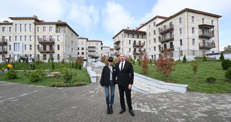 Prezident və xanımı Şuşada birinci yaşayış kompleksinin açılışında iştirak edib - Video