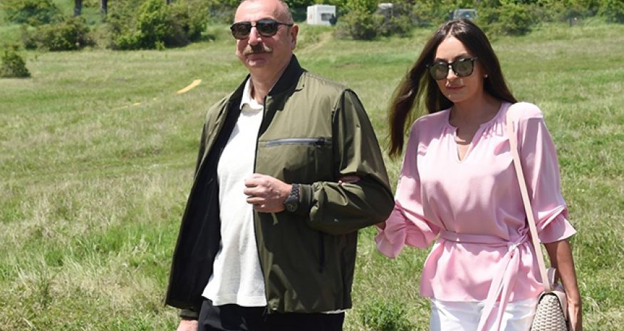 Şuşada “Xarıbülbül” festivalı başlayıb, Prezident və birinci xanım açılışda iştirak ediblər - Yenilənib