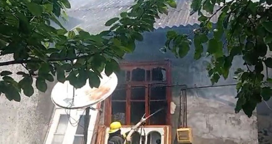 В Агдаше возник пожар в жилом доме