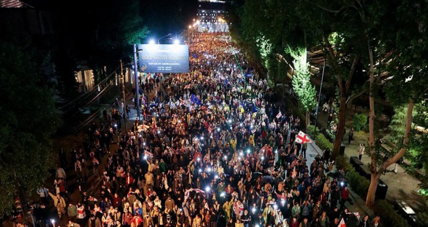 Tbilisidə etirazçılar Rustaveli prospektini bağlayıblar