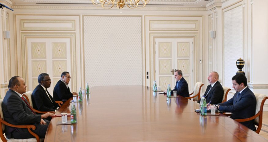 Prezident üç rəsmi şəxsi qəbul edib