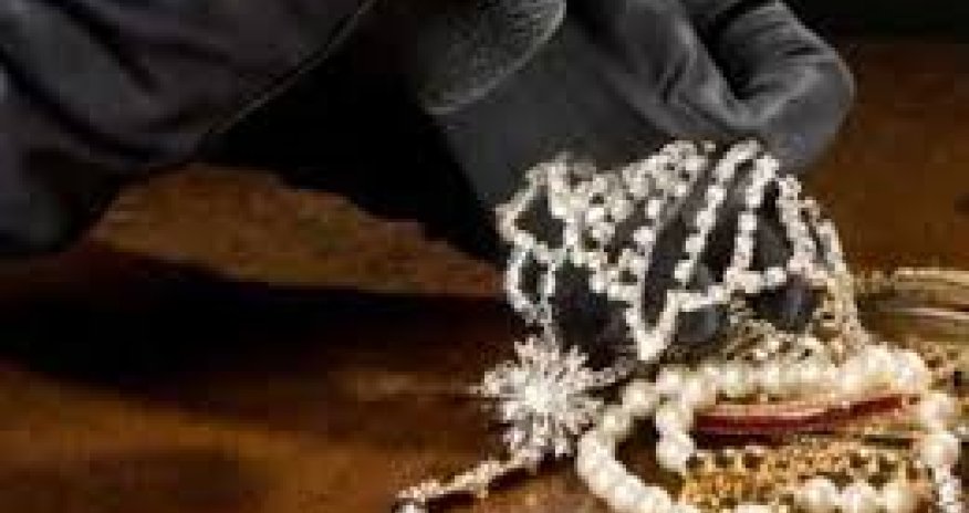В Тертере 19-летняя девушка подозревается в краже золота из собственного дома