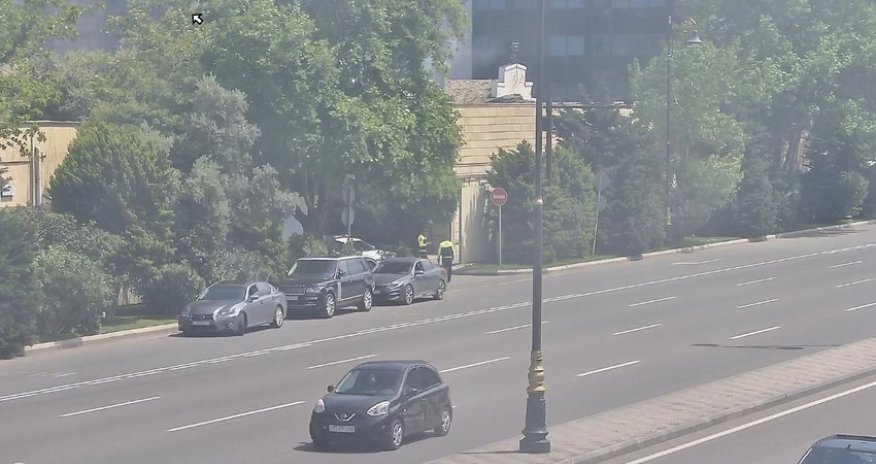 Из-за пожара на одной из улиц в Хатаинском районе Баку ограничено движение транспорта