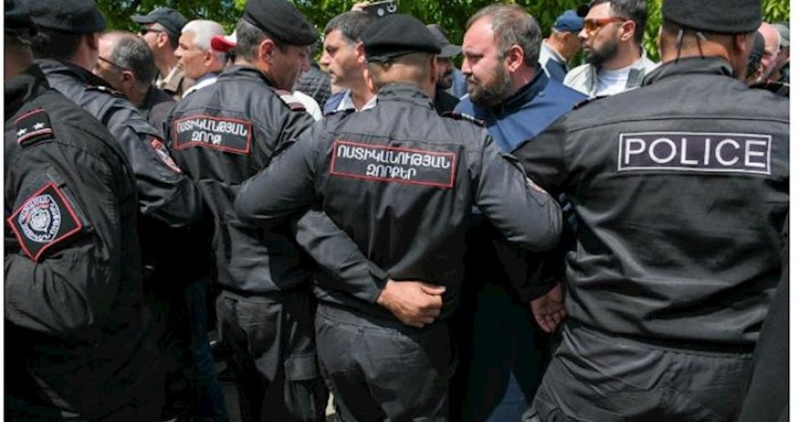 Ermənistanda polis Kirants yaxınlığında müxalifət fəallarını saxlayır - Video