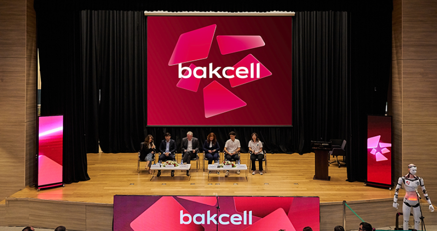 “Bakcell”in Baş İcraçı Direktoru Müasir Təhsil Kompleksinin şagirdləri ilə görüşüb