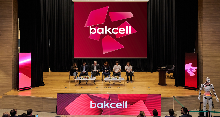 Генеральный директор Bakcell встретился с учениками Современного Образовательного Комплекса