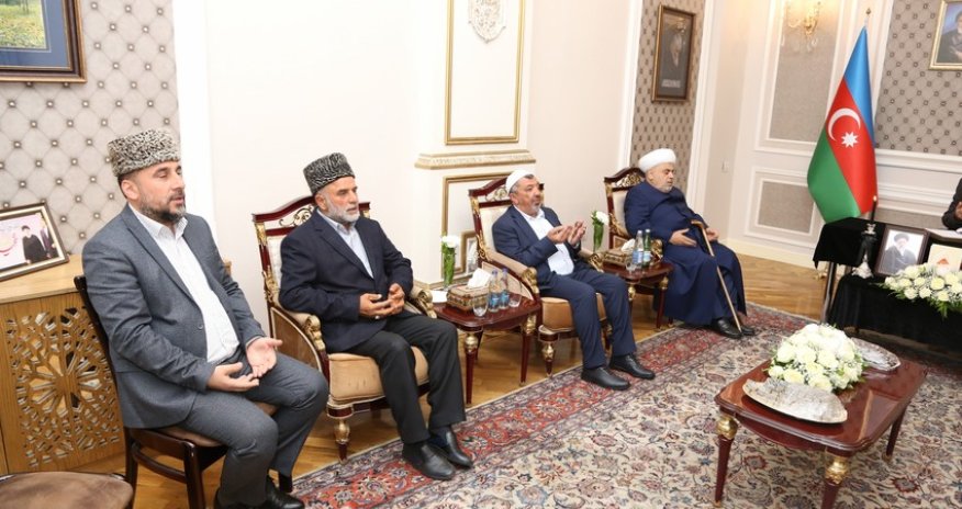 Allahşükür Paşazadə İranın Azərbaycandakı səfirliyində olub