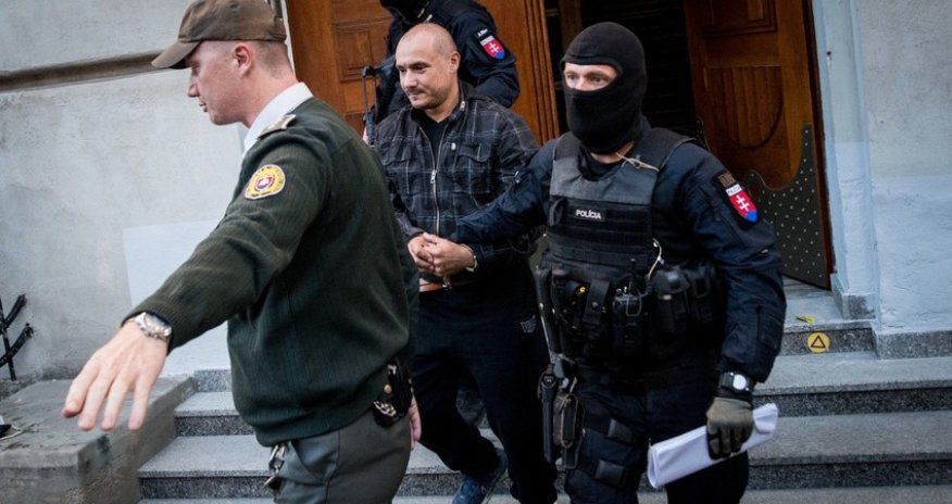 Полиция Словакии расследует более 150 случаев угроз политикам в интернете