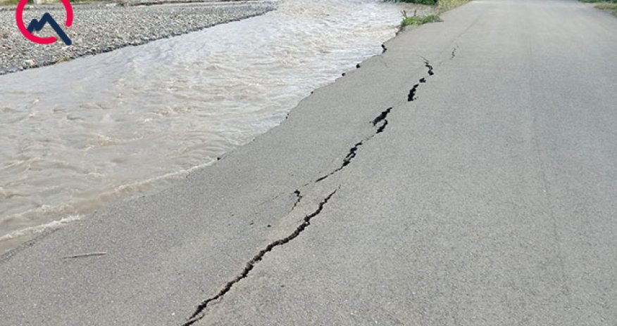 Gəncədə sel suları avtomobil yolunu yararsız hala salıb - Video