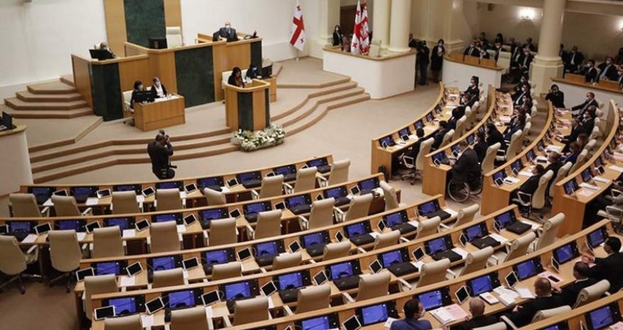 Парламент Грузии преодолел вето президента на закон об 