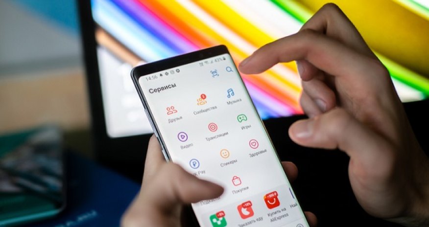 Sosial şəbəkələrdən az istifadə gənclərin psixologiyasına müsbət təsir edib