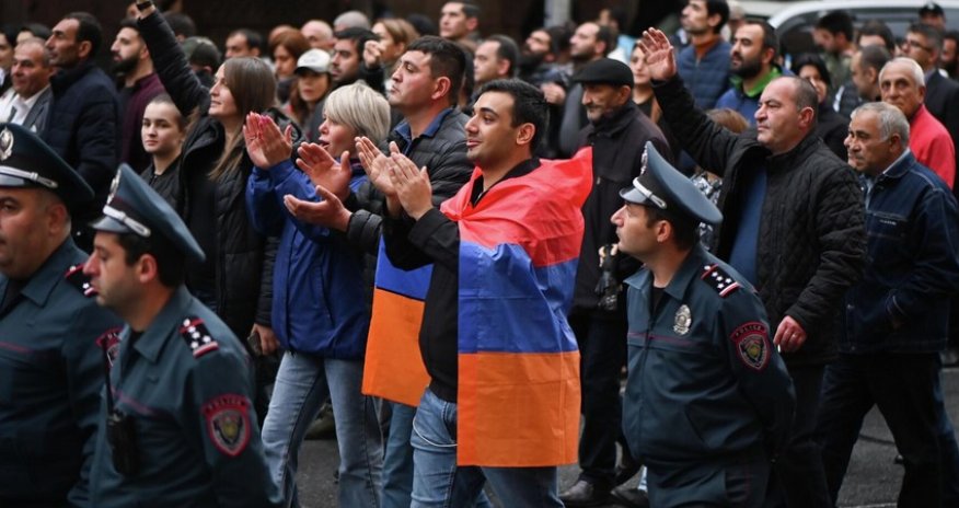 Opposition supporters march starts in center of Yerevan