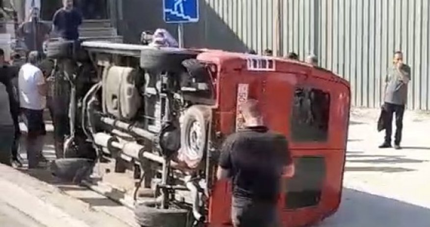 В Ходжасане опрокинулся микроавтобус