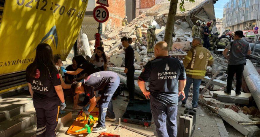 İstanbulda yaşayış binası çöküb - Video Yenilənib