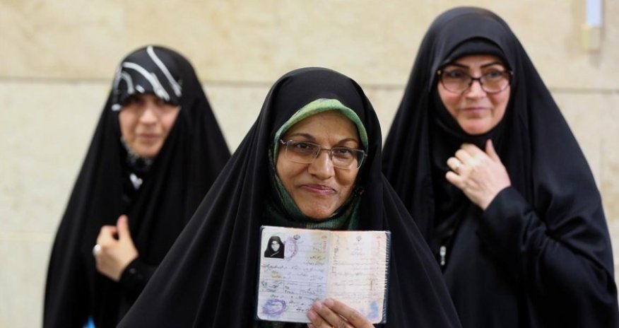 İranda prezidentliyə namizəd ilk qadın müraciətini geri çəkib