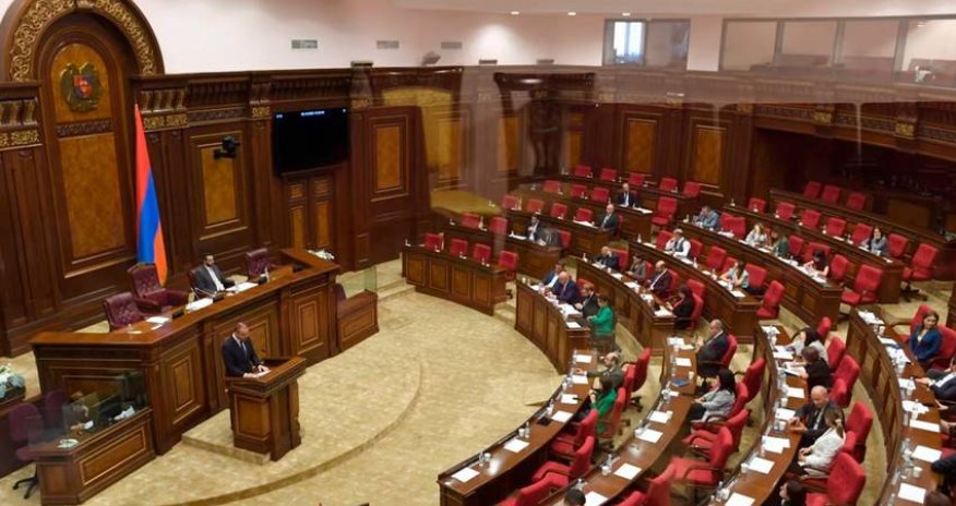Ermənistan parlamenti iyunun 17-də hökumətin istefasına baxacaq