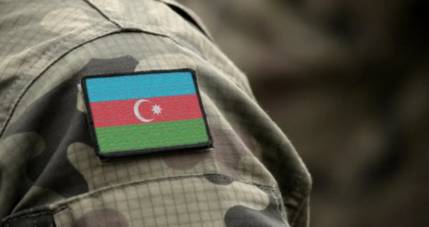 Azerbaijani Army's four personnel complete parachute jump training in Türkiye