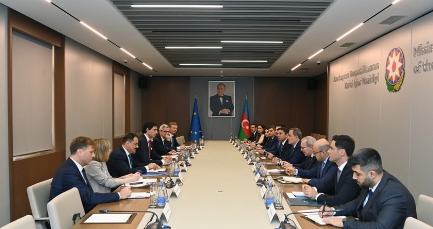 Ceyhun Bayramov Aİ komissarını COP29-a hazırlıq barədə məlumatlandırıb