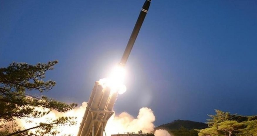 СМИ: КНДР запустила баллистическую ракету