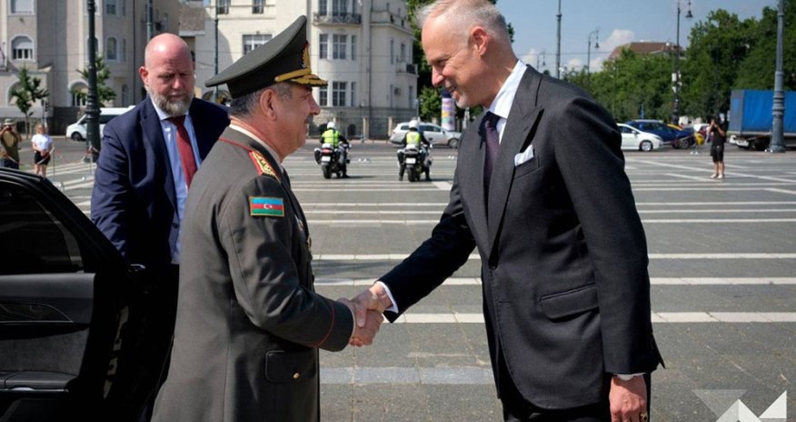 Zakir Həsənov macar həmkarı ilə görüşüb