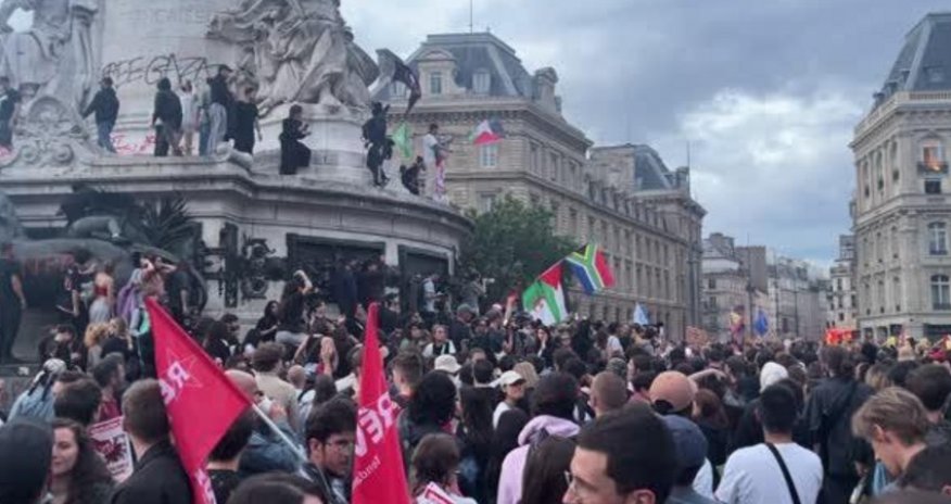 В Париже левые проводят масштабный митинг после первого тура выборов в парламент