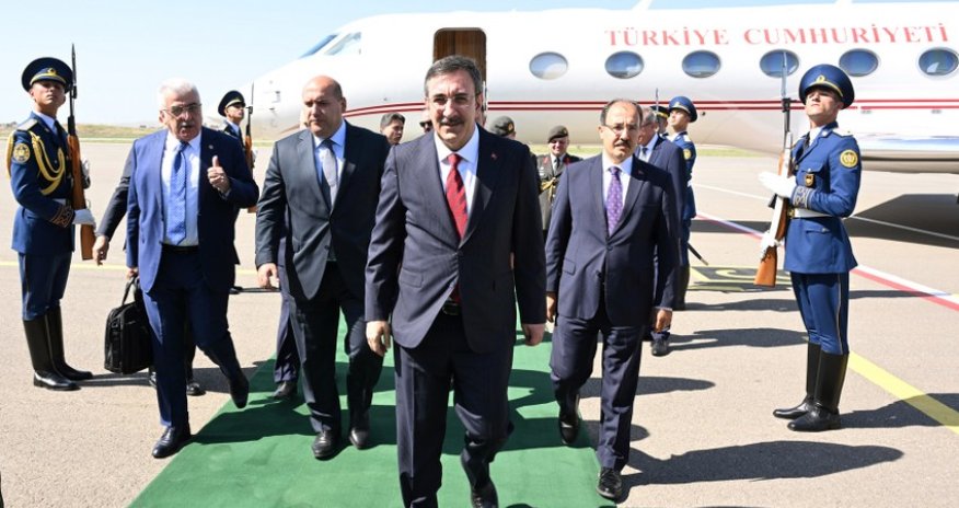 Вице-президент Турции прибыл в Азербайджане