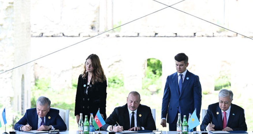 В Шуше состоялась церемония подписания Карабахской декларации Саммита ОТГ