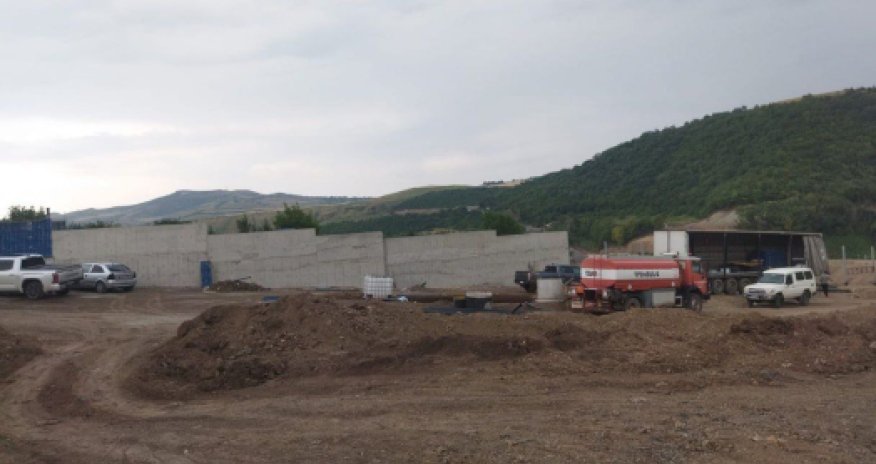 На азербайджано-армянской границе заметили огромную стену