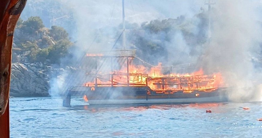 Marmaris sahillərində turist gəmisində yanğın olub, yaralılar var