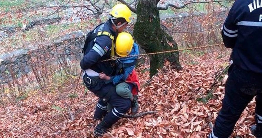 Dərəyə yıxılaraq köməksiz vəziyyətdə qalan şəxs xilas edilib