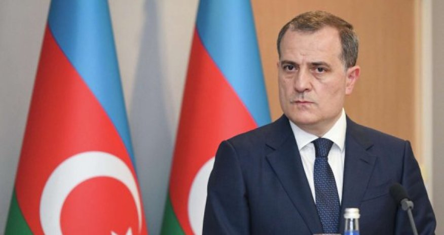 Байрамов раскритиковал отказ Пашиняна встречаться с Алиевым
